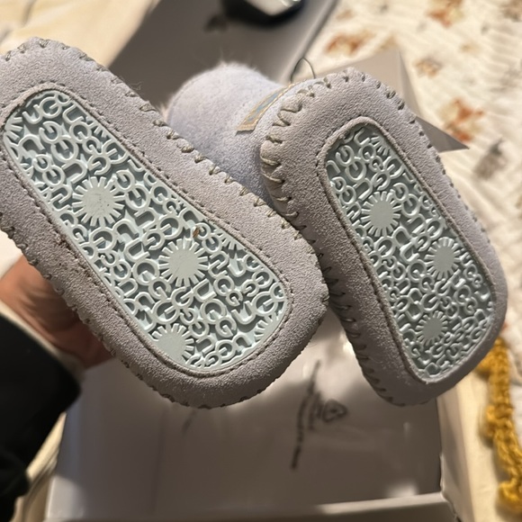 Baby blue 0/1 Ugg booties - Picture 2 of 4